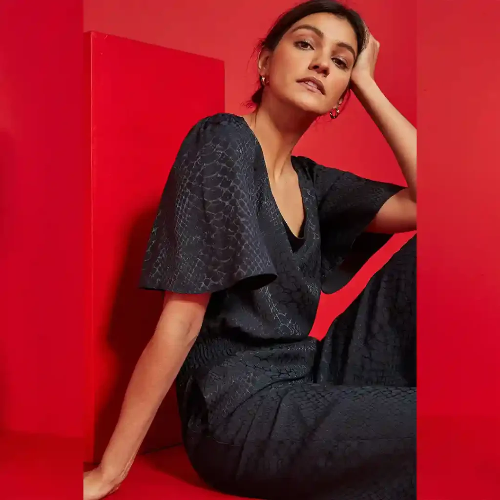 جامپسویت اورال سرهمی پوست ماری مشکی نکست